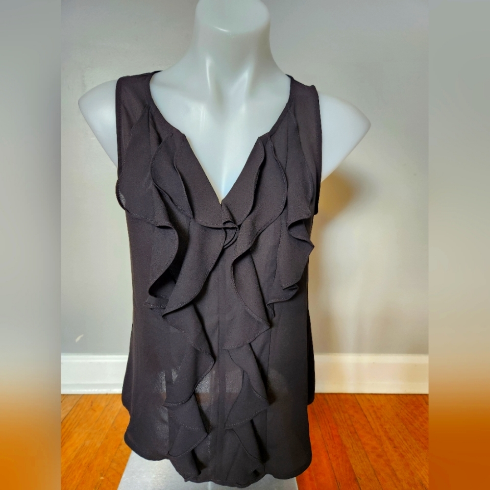 NWOT WHBM ruffle front sleeveless shell size 0
